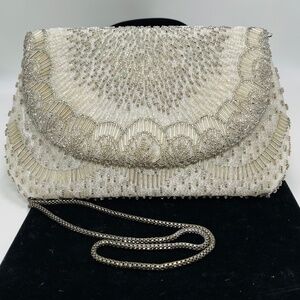 LAREGALE BEADED ENVELOPE CLUTCH IN IVORY.  PRISTINE!
